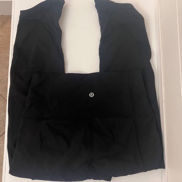 Lululemon Black Cropped Mesh Detail Leggings Sz 6 - Picture 1 of 8